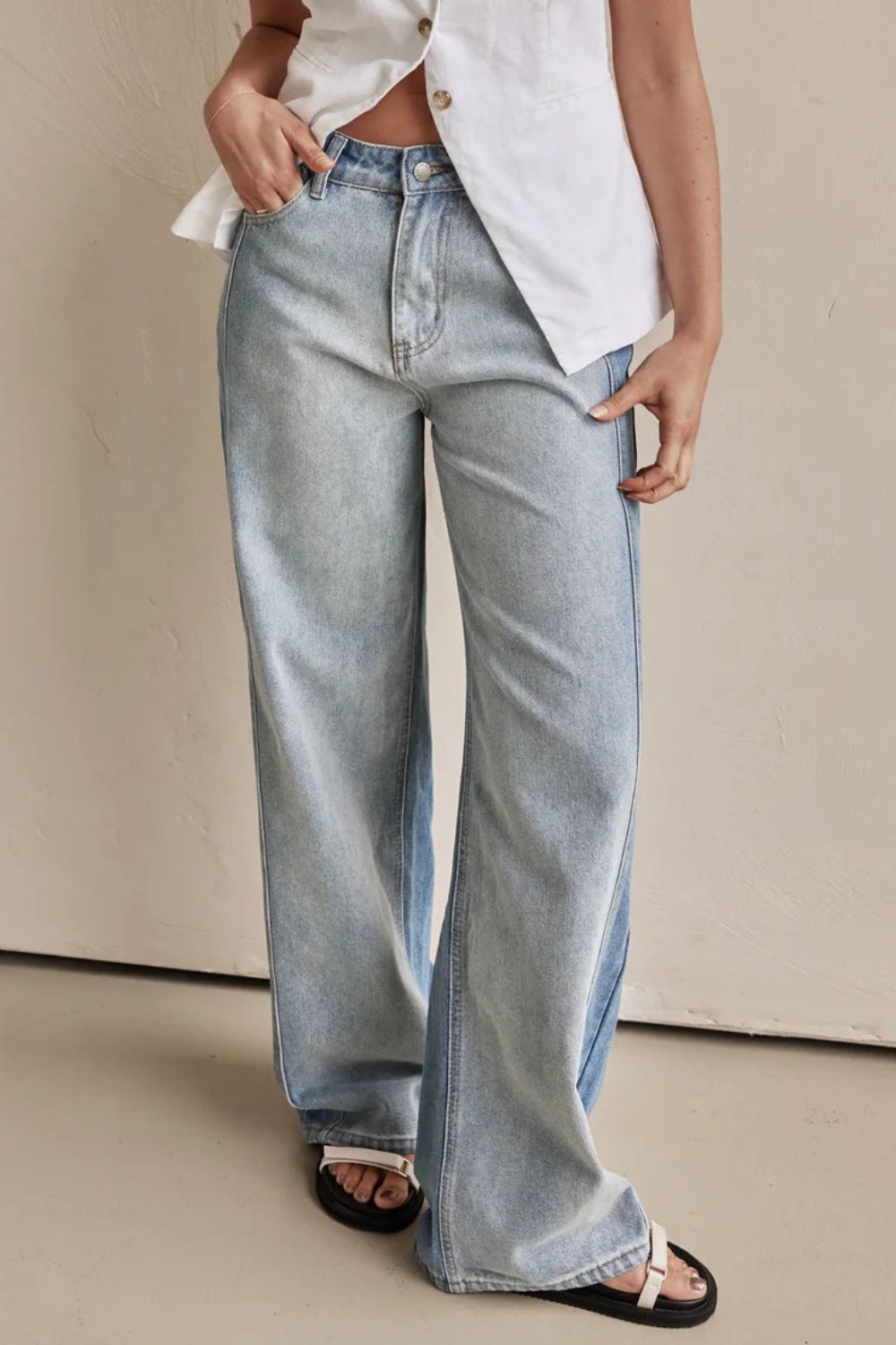 Contrast Straight Leg Jeans with Pockets